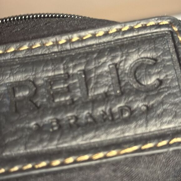 Relic Black Crossbody Purse Black Adjustable Strap Pockets Infront Back & Inside - Picture 8 of 8